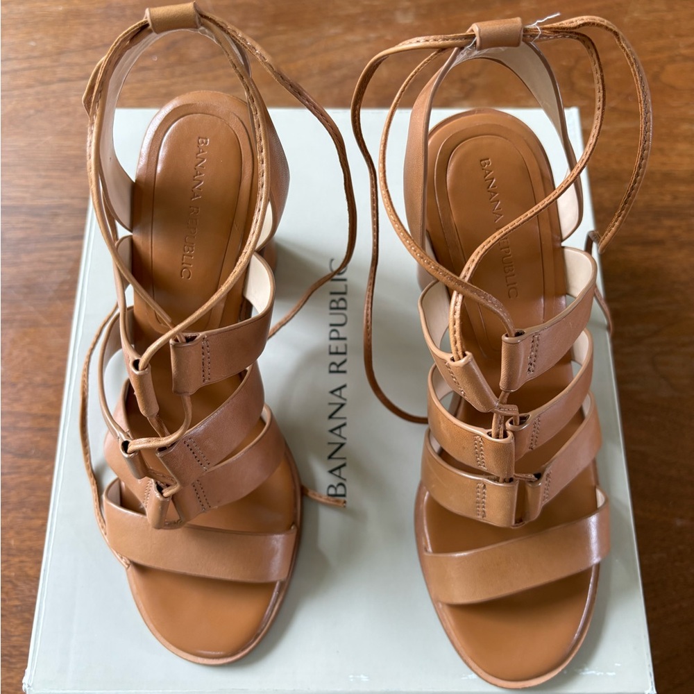 Banana Republic strappy leather sandals size 7 1/2